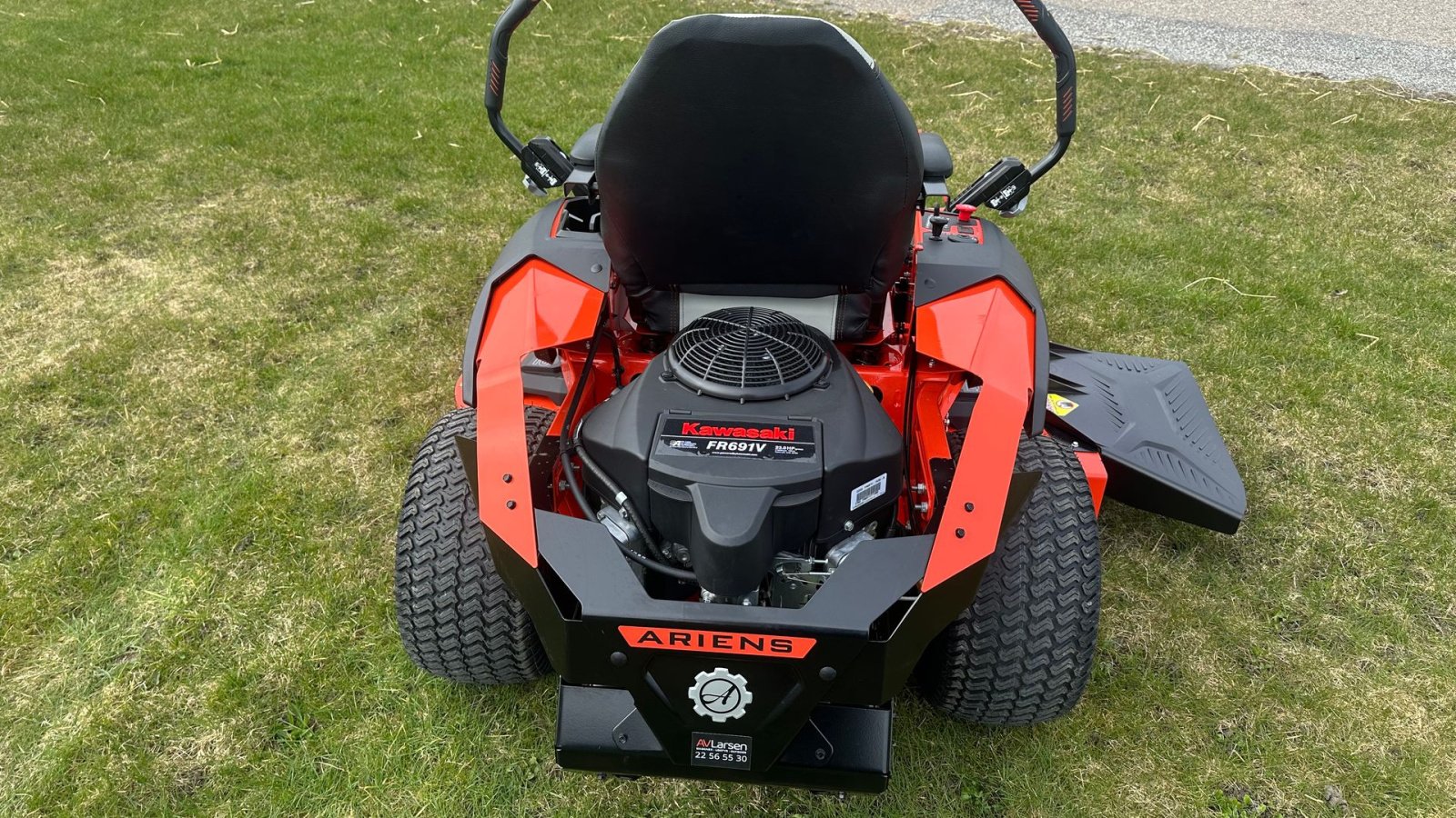 Sitzrasenmäher типа Ariens ZERO-TURN IKON, Gebrauchtmaschine в Dronninglund (Фотография 4)