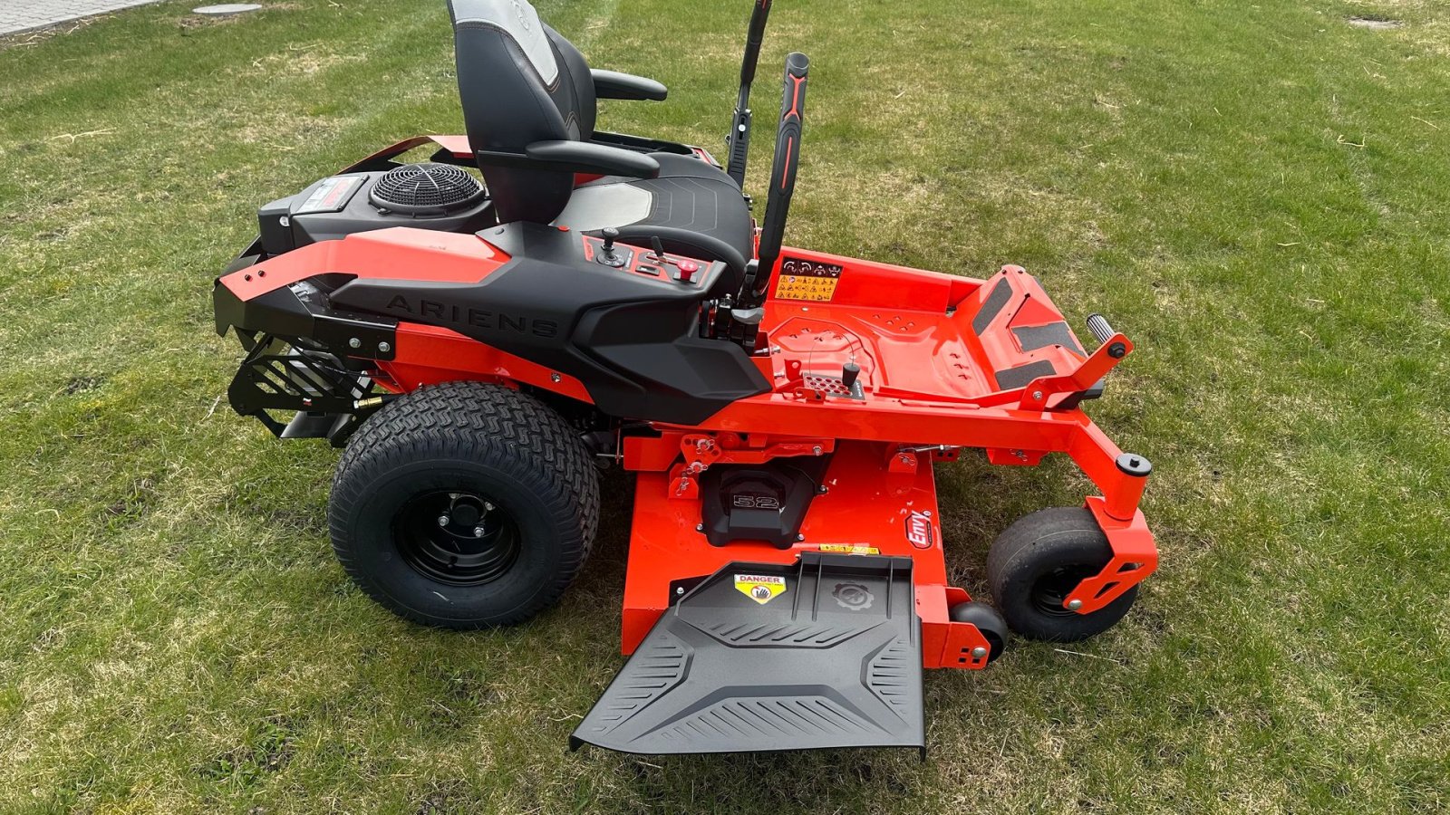Sitzrasenmäher типа Ariens ZERO-TURN IKON, Gebrauchtmaschine в Dronninglund (Фотография 3)