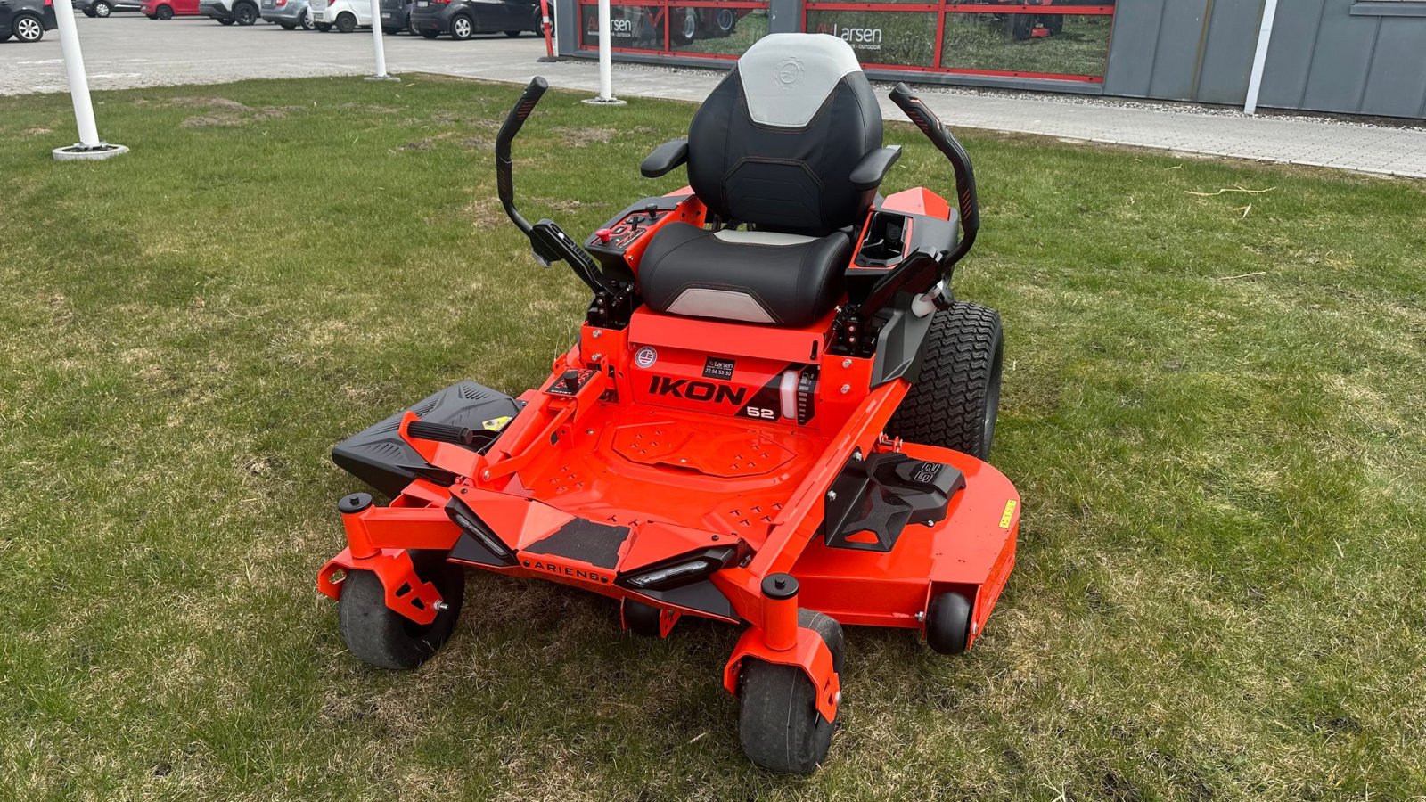 Sitzrasenmäher типа Ariens ZERO-TURN IKON, Gebrauchtmaschine в Dronninglund (Фотография 1)