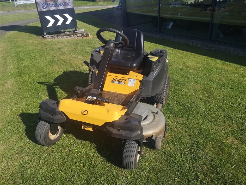 Sitzrasenmäher van het type Cub Cadet XZ2, Gebrauchtmaschine in Glamsbjerg (Foto 1)