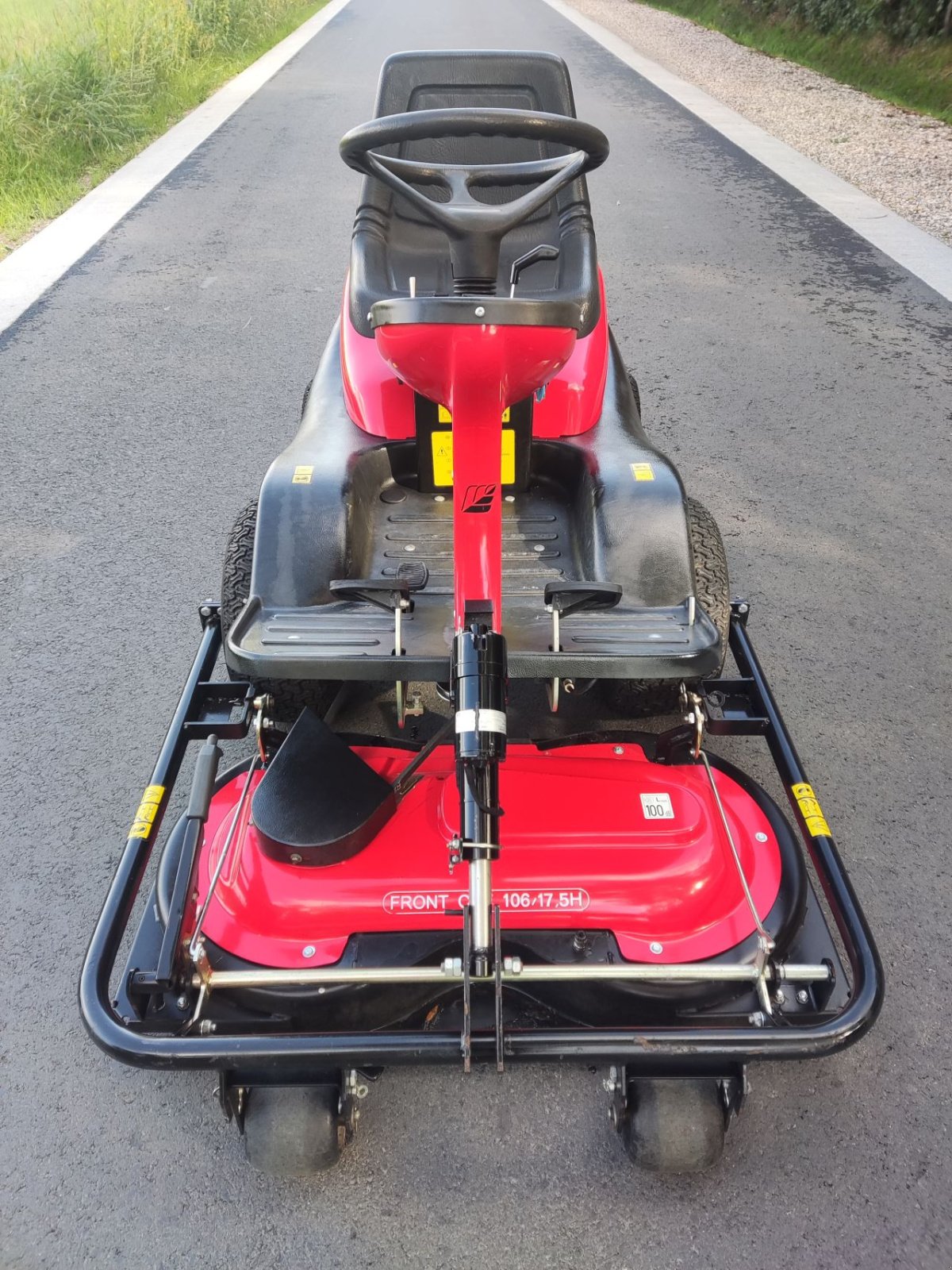 Sitzrasenmäher des Typs Efco TWISTER 106-17.5H, Gebrauchtmaschine in Klarenbeek (Bild 2)