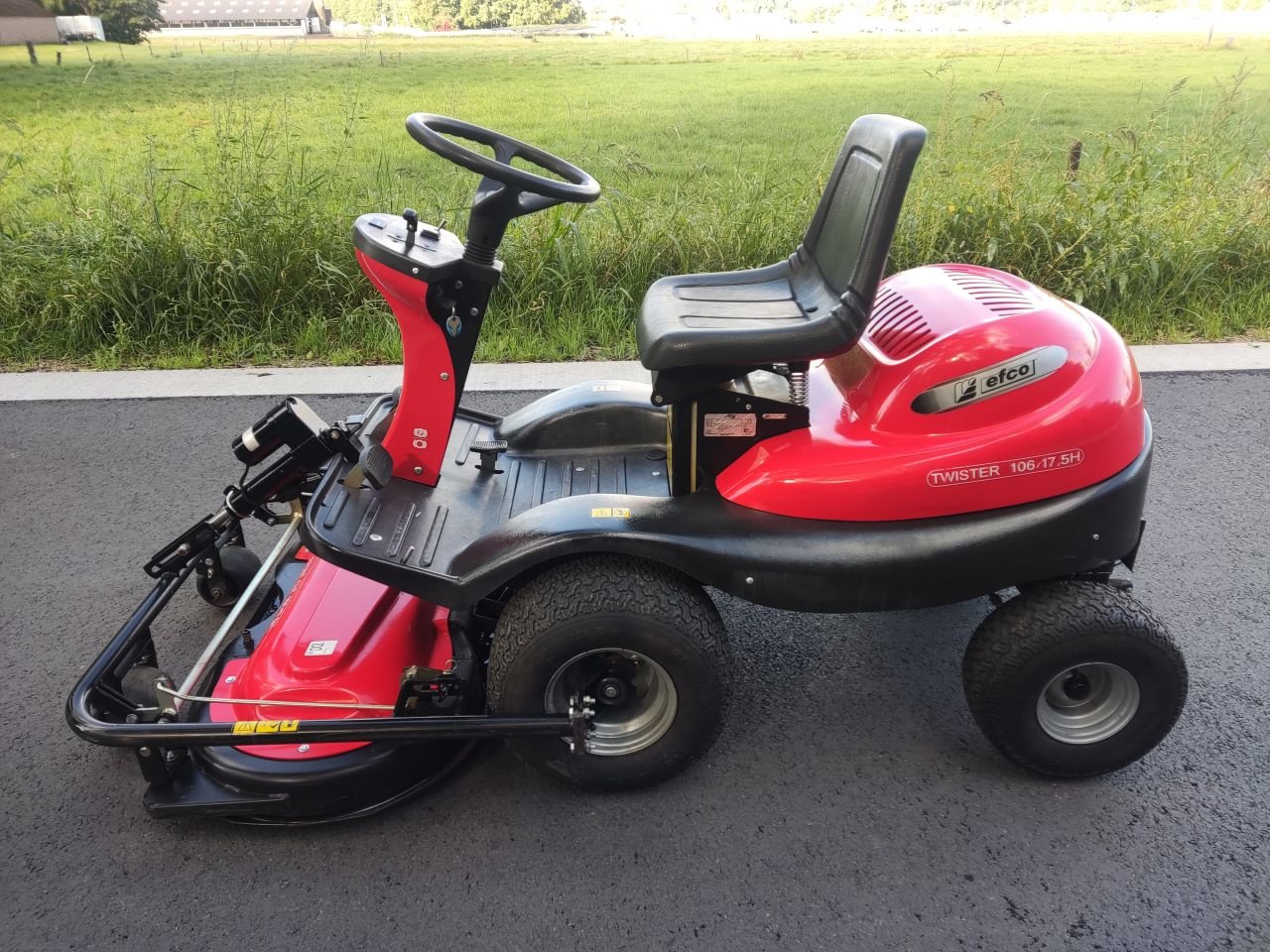 Sitzrasenmäher des Typs Efco TWISTER 106-17.5H, Gebrauchtmaschine in Klarenbeek (Bild 1)