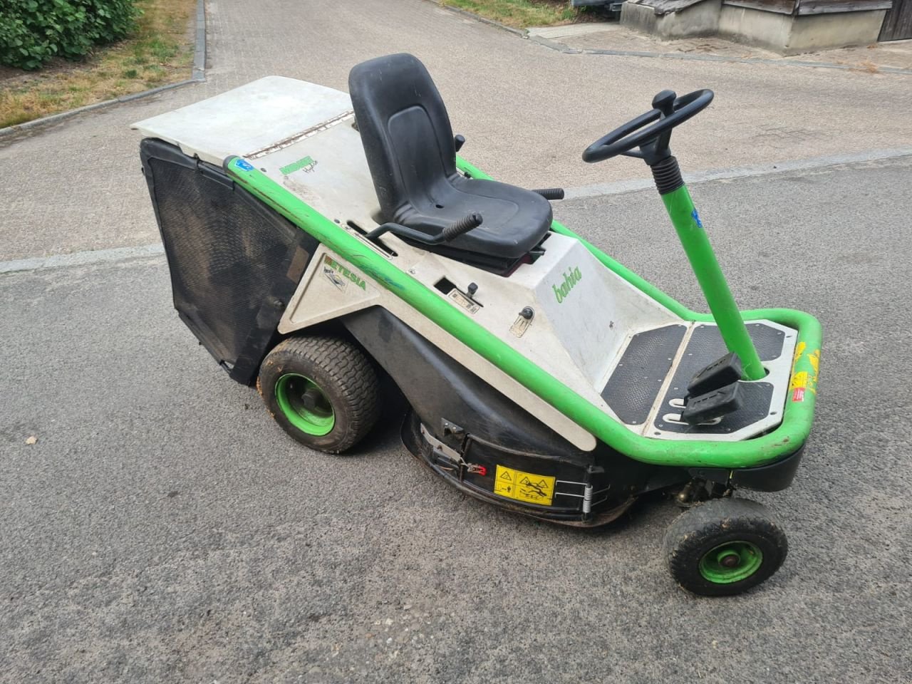 Sitzrasenmäher des Typs Etesia Bahia, Gebrauchtmaschine in Lierop (Bild 1)