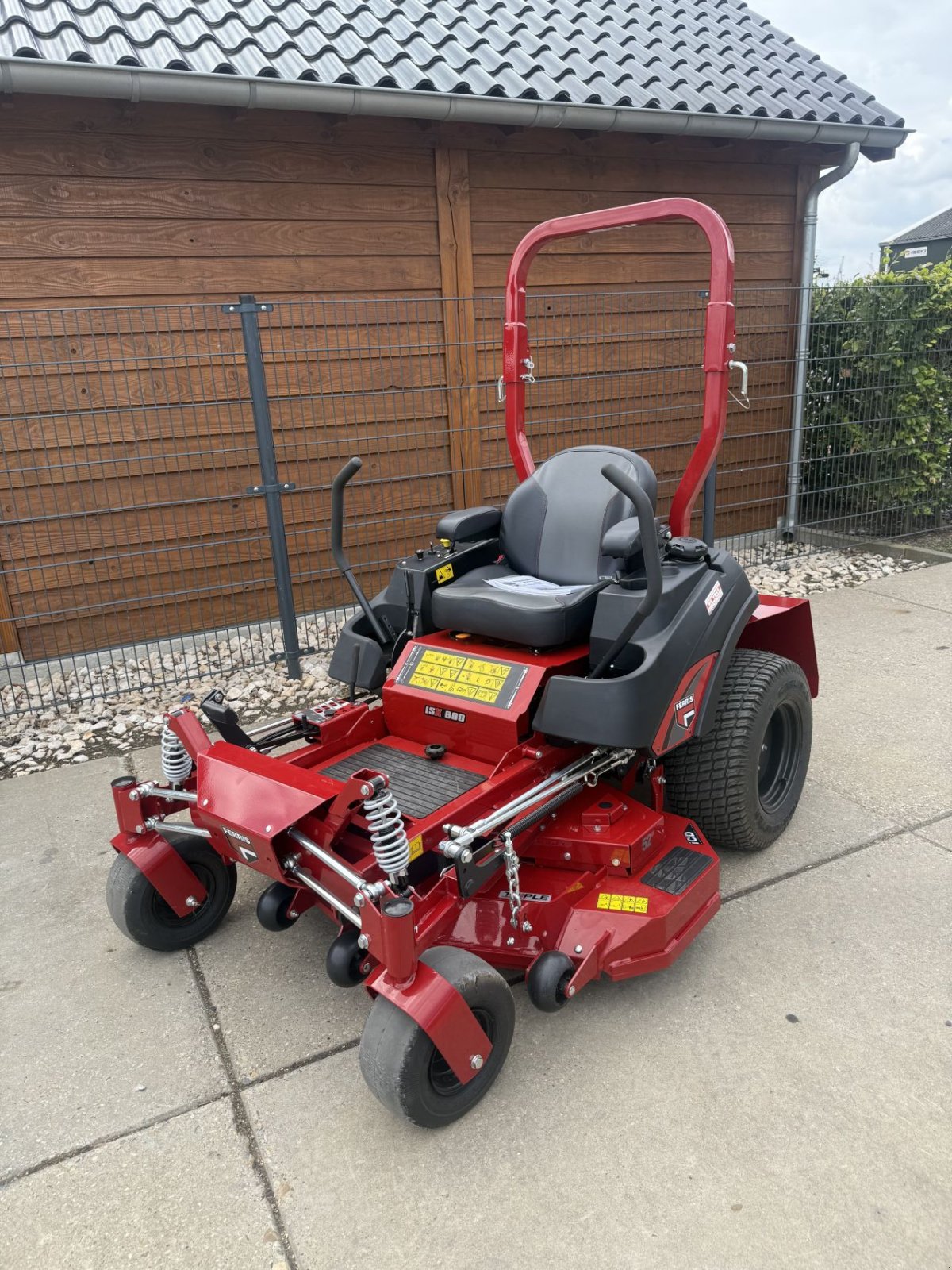 Sitzrasenmäher of the type Ferris 800, Gebrauchtmaschine in Wadenoijen (Picture 2)