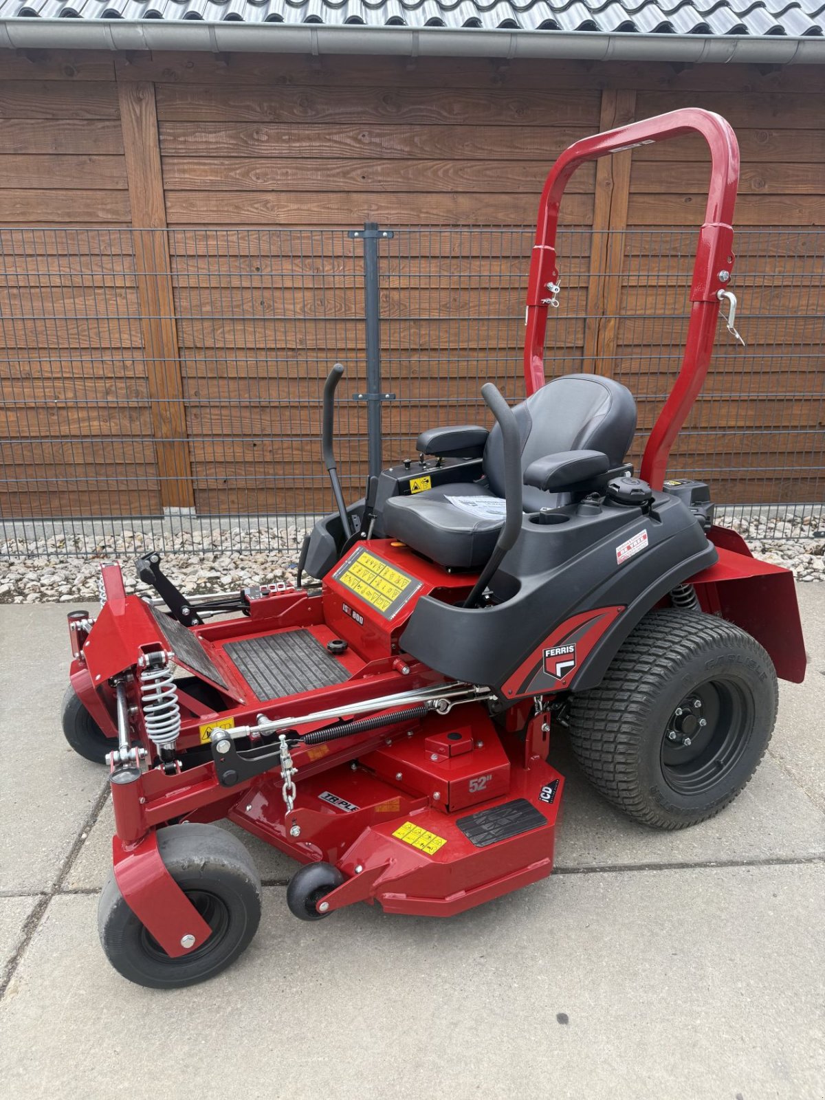 Sitzrasenmäher типа Ferris 800, Gebrauchtmaschine в Wadenoijen (Фотография 1)