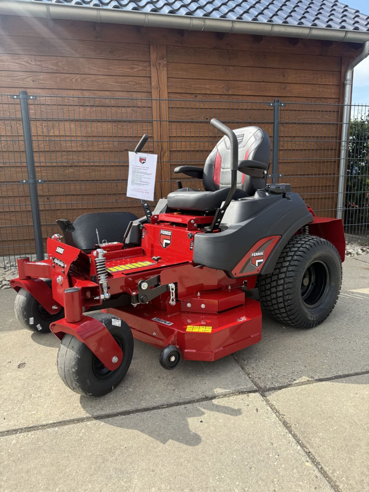 Sitzrasenmäher of the type Ferris Is500, Gebrauchtmaschine in Wadenoijen (Picture 1)