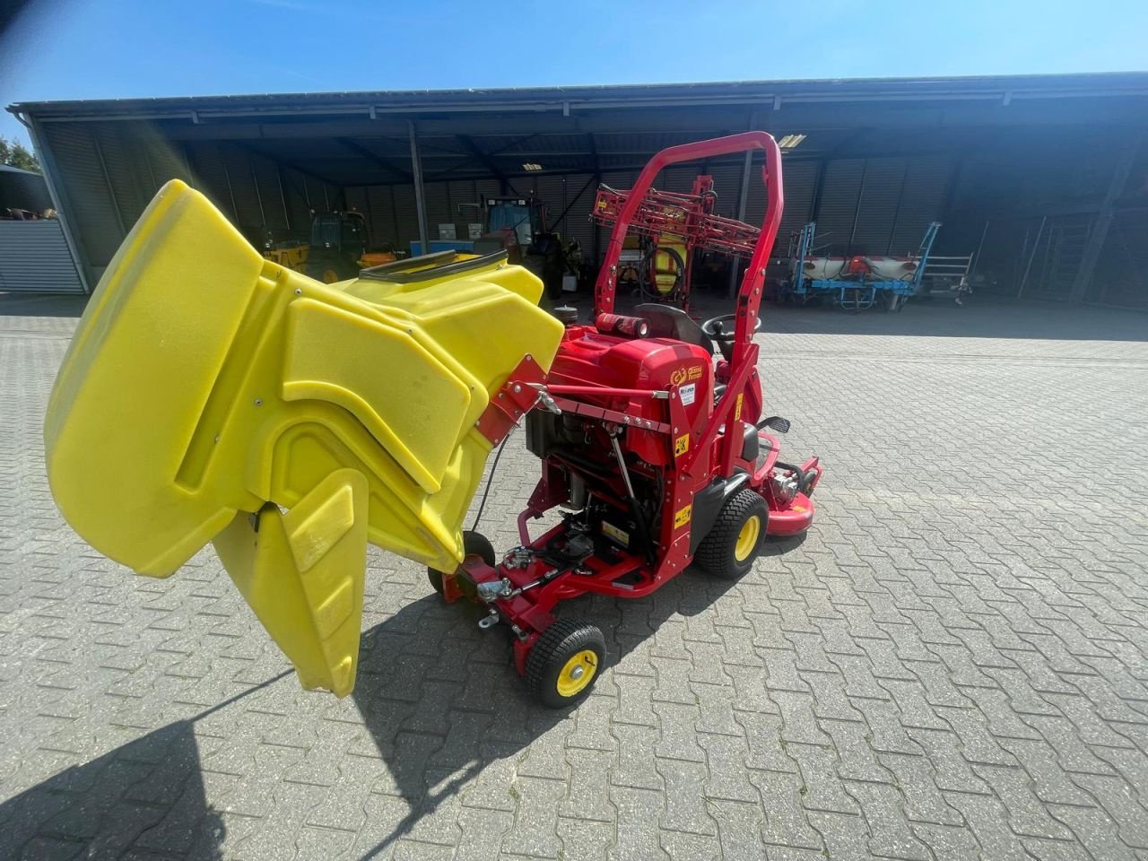 Sitzrasenmäher of the type Gianni Ferrari GTS220D front zitmaaier, Gebrauchtmaschine in Roermond (Picture 10)