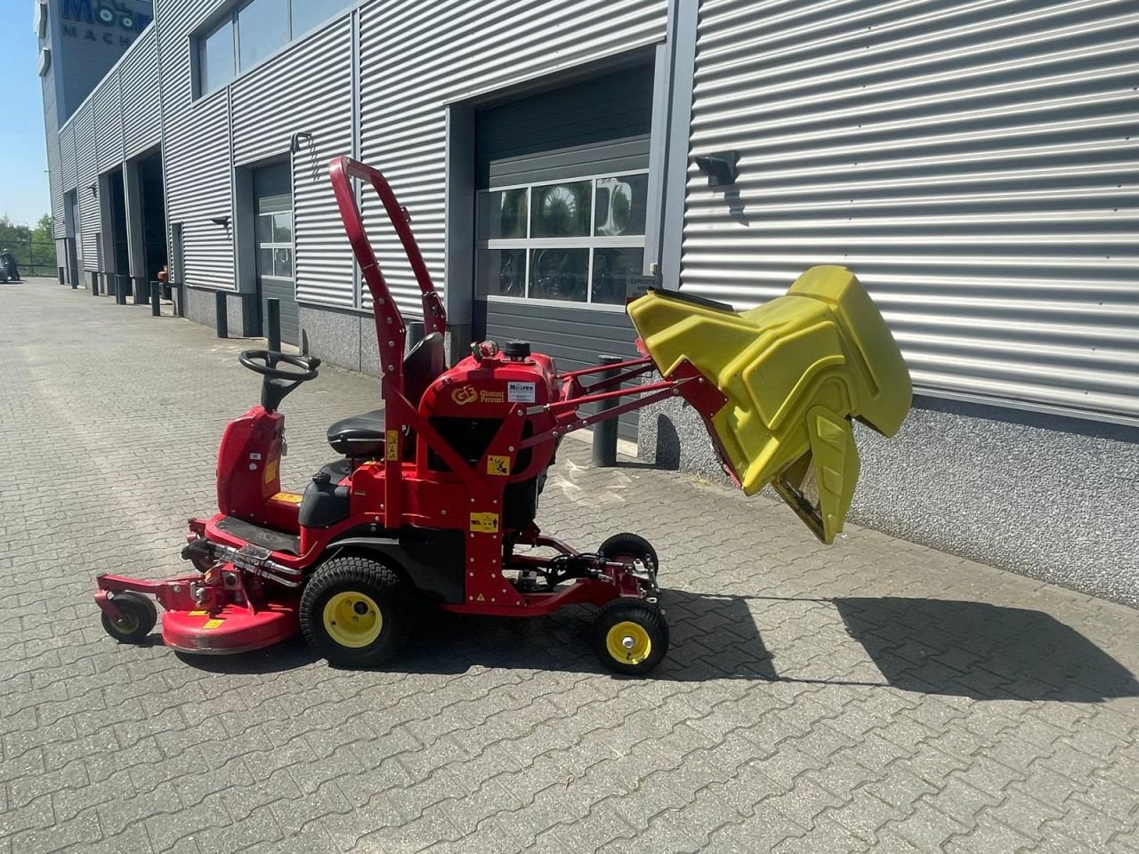 Sitzrasenmäher of the type Gianni Ferrari GTS220D front zitmaaier, Gebrauchtmaschine in Roermond (Picture 9)