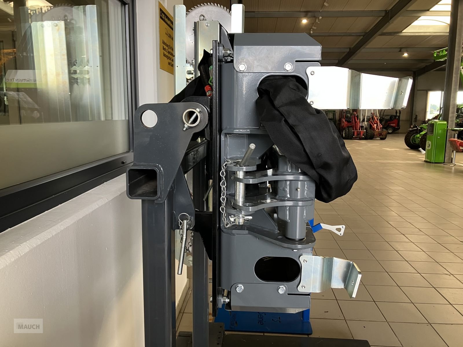 Sitzrasenmäher des Typs Greentec Multiträger PUMA 2803, Neumaschine in Burgkirchen (Bild 2)