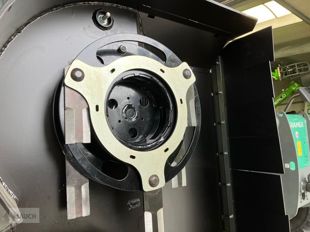 Sitzrasenmäher of the type Greentec RC 162 Heckenmulcher, Neumaschine in Burgkirchen (Picture 7)