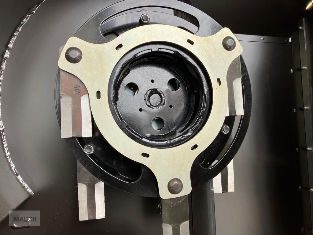 Sitzrasenmäher of the type Greentec RC 162 Heckenmulcher, Neumaschine in Burgkirchen (Picture 8)