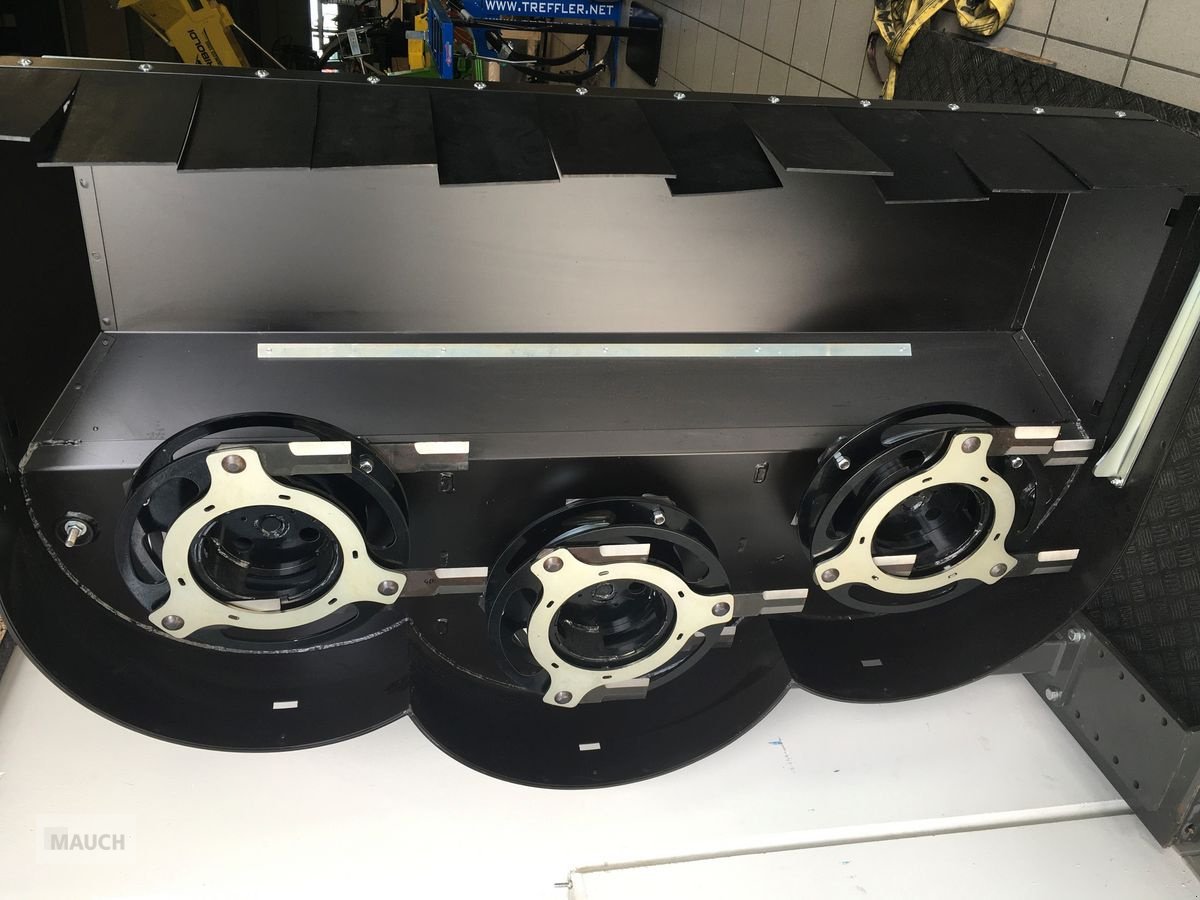 Sitzrasenmäher of the type Greentec RC 162 Heckenmulcher, Neumaschine in Burgkirchen (Picture 2)