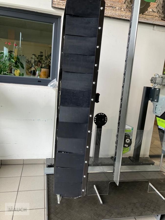 Sitzrasenmäher of the type Greentec RC 162 Heckenmulcher, Neumaschine in Burgkirchen (Picture 10)