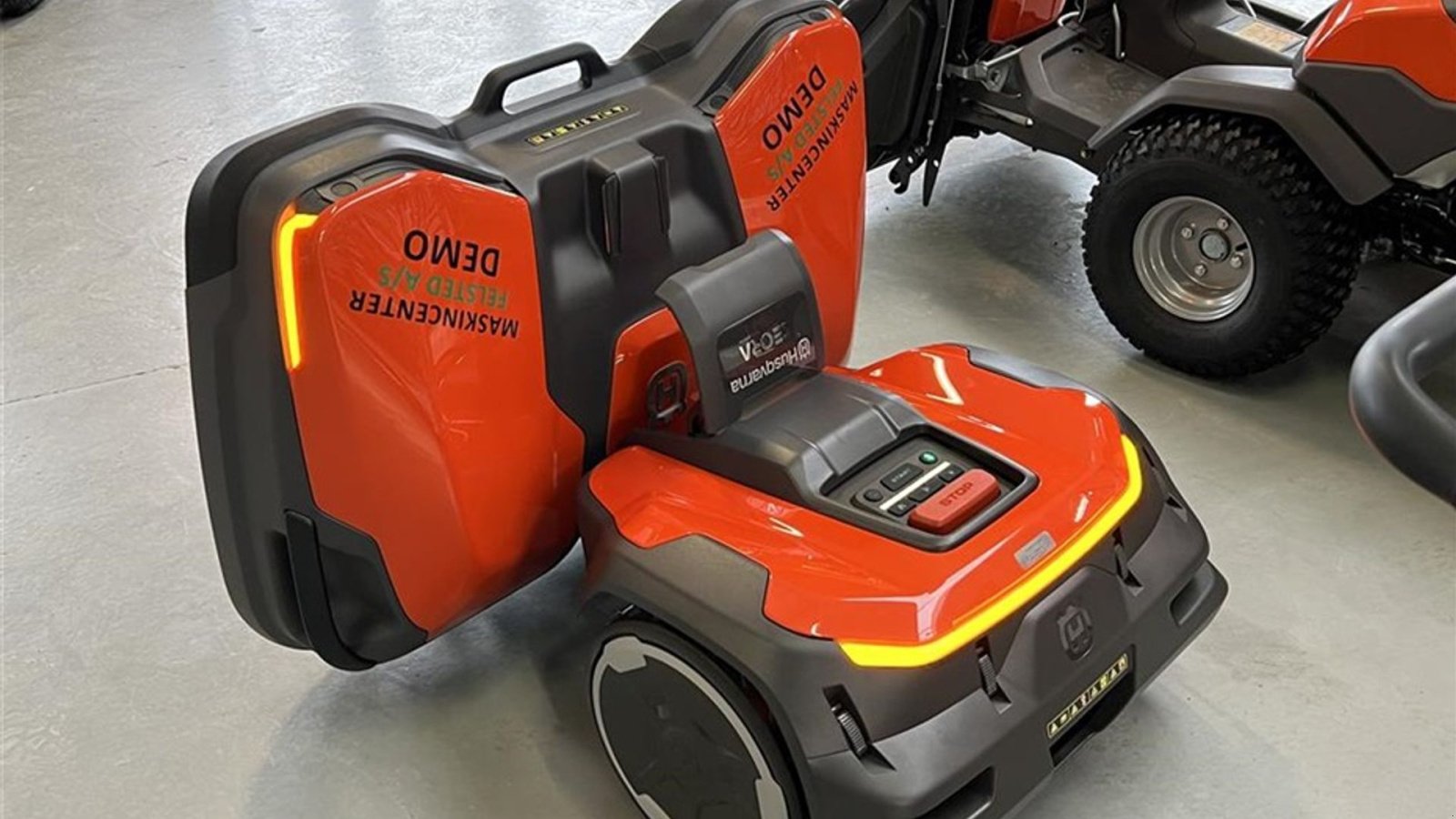 Sitzrasenmäher typu Husqvarna CEORA 546 EPOS, Gebrauchtmaschine v Aabenraa (Obrázek 1)