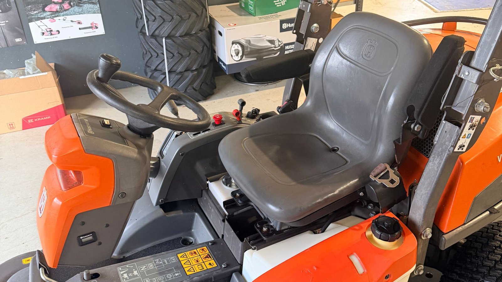 Sitzrasenmäher des Typs Husqvarna P 524, Gebrauchtmaschine in Brørup (Bild 10)