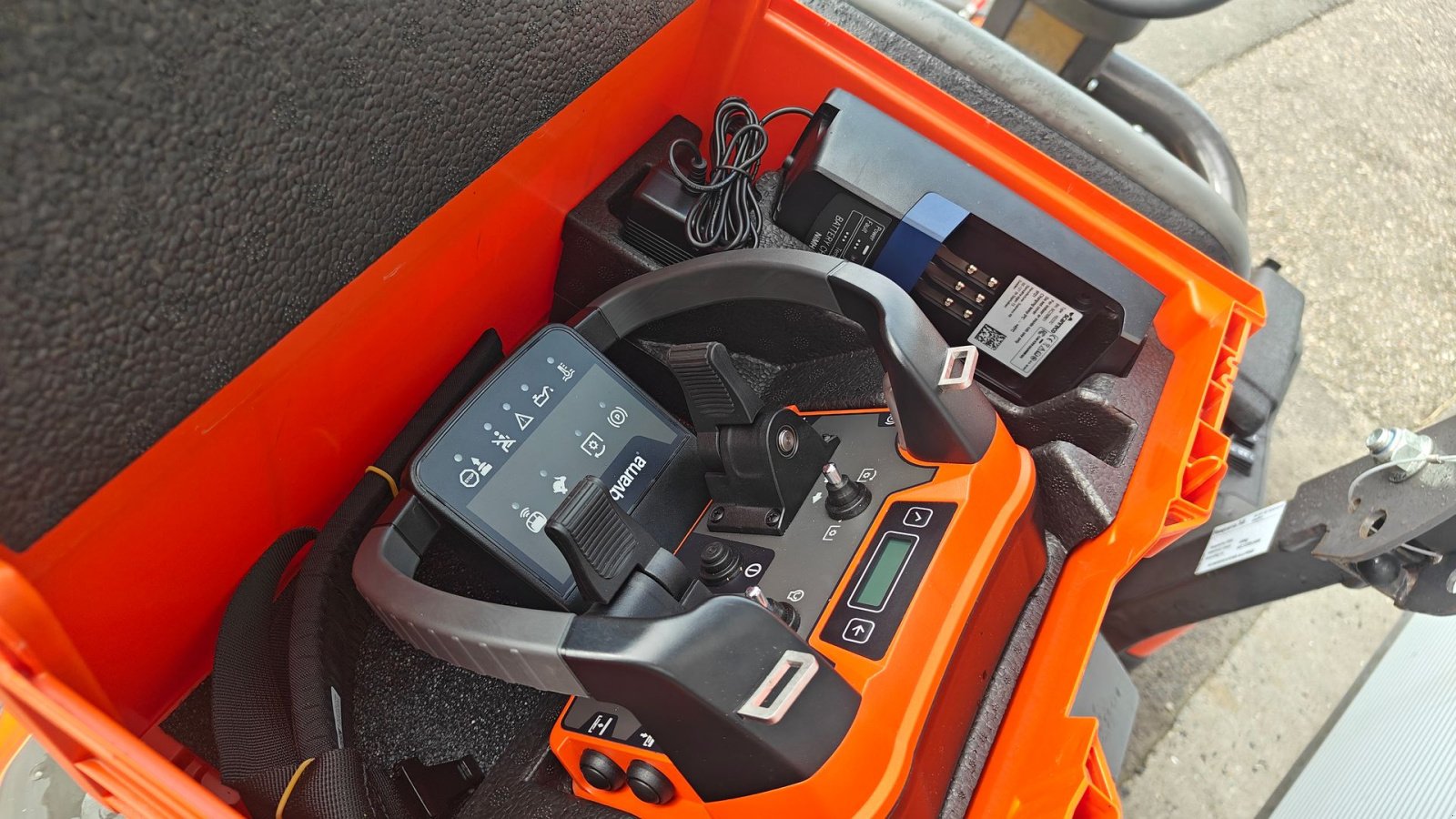 Sitzrasenmäher typu Husqvarna P524 XR fjernstyret MED FJERNBETJENING, Gebrauchtmaschine v Holstebro (Obrázek 5)