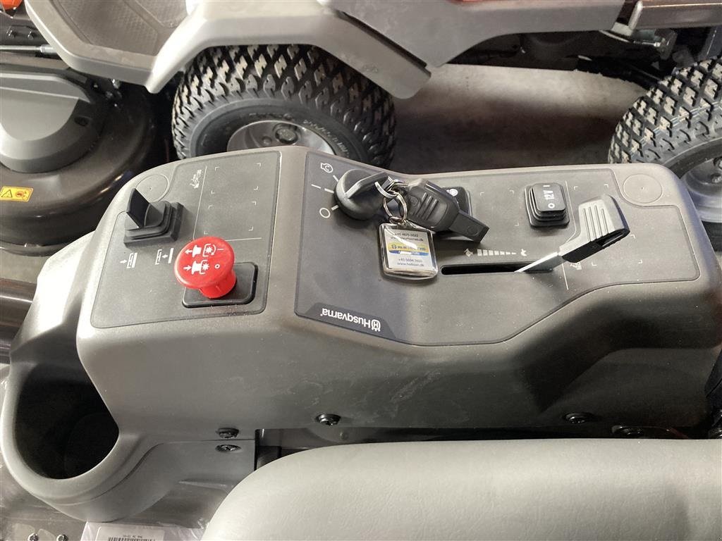 Sitzrasenmäher des Typs Husqvarna P524X Efi inkl. 137 cm klippebord, Gebrauchtmaschine in Roskilde (Bild 4)