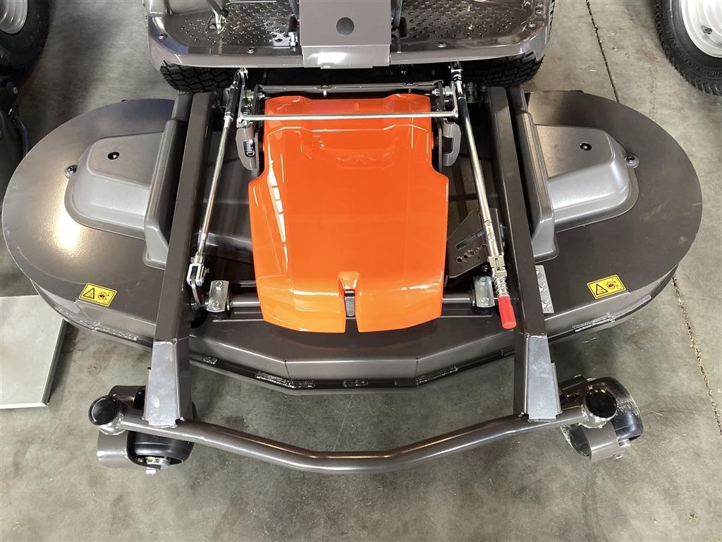 Sitzrasenmäher des Typs Husqvarna P524X Efi inkl. 137 cm klippebord, Gebrauchtmaschine in Roskilde (Bild 3)