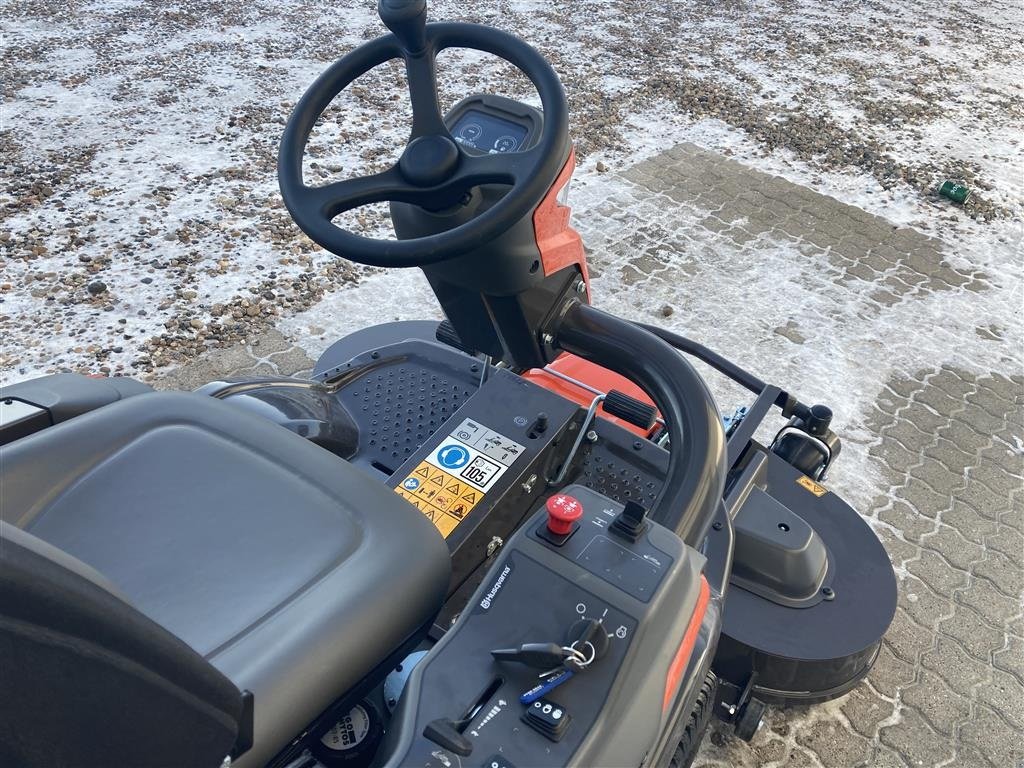 Sitzrasenmäher des Typs Husqvarna P524X Efi med 137cm klippebord, Gebrauchtmaschine in Lemvig (Bild 5)