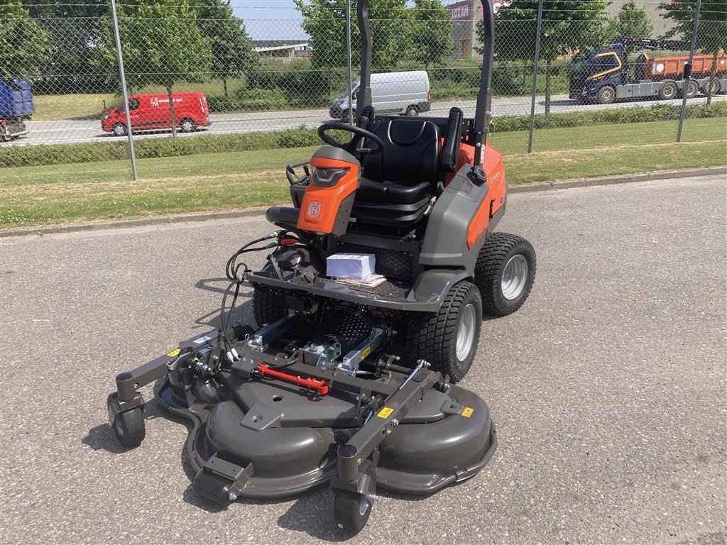 Sitzrasenmäher des Typs Husqvarna P525DX inkl. 155 X cm Combi klippebord, Gebrauchtmaschine in Roskilde (Bild 2)