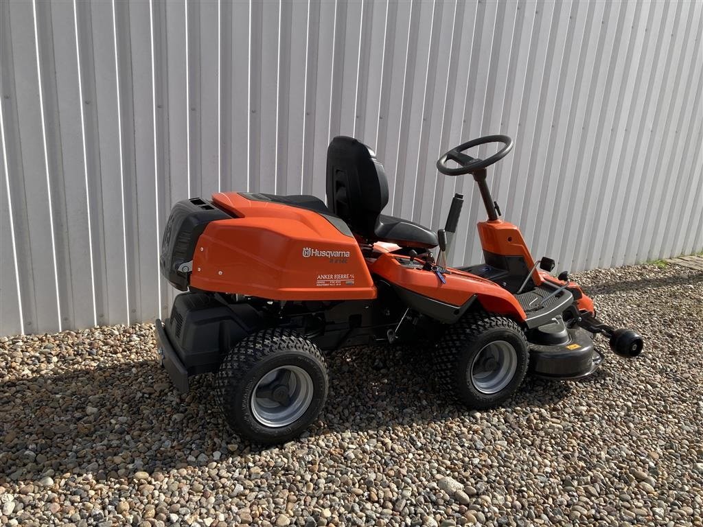 Sitzrasenmäher van het type Husqvarna R 214C BILLIGT!, Gebrauchtmaschine in Lemvig (Foto 5)