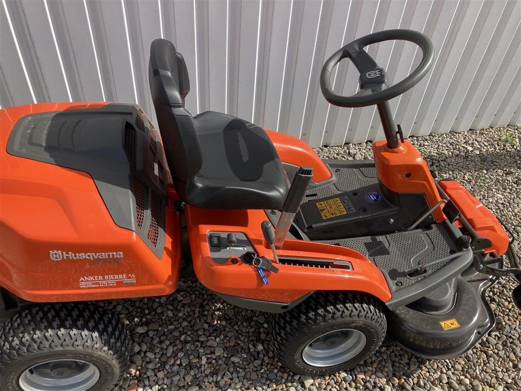 Sitzrasenmäher van het type Husqvarna R 214C BILLIGT!, Gebrauchtmaschine in Lemvig (Foto 6)