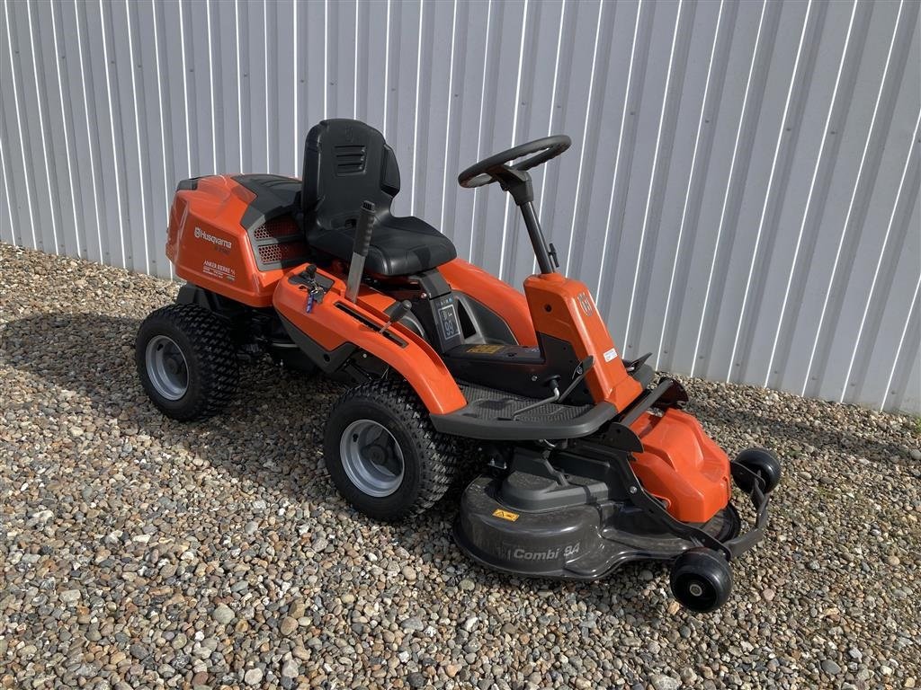 Sitzrasenmäher van het type Husqvarna R 214C BILLIGT!, Gebrauchtmaschine in Lemvig (Foto 4)