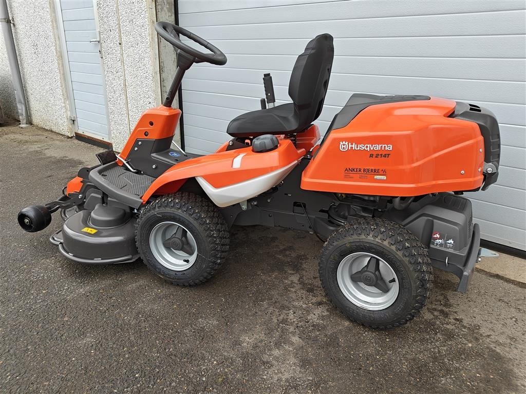 Sitzrasenmäher des Typs Husqvarna R 214T - 103cm klippebord OBS: inkl. 103cm klippebord, Gebrauchtmaschine in Holstebro (Bild 2)
