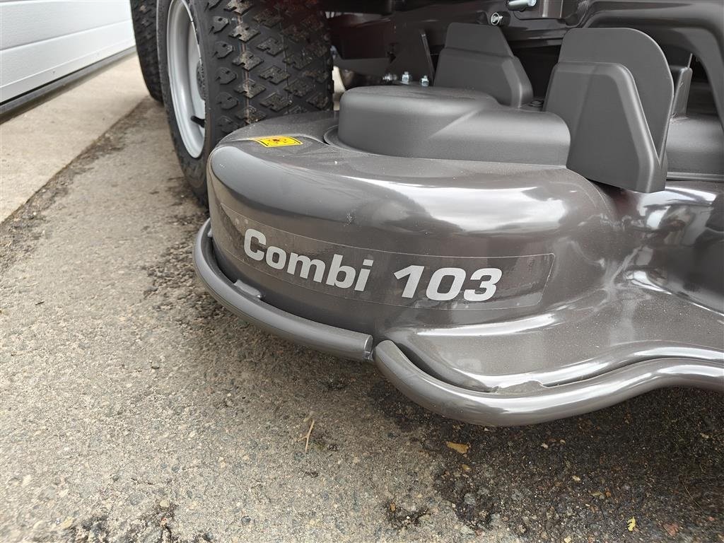 Sitzrasenmäher des Typs Husqvarna R 214T - 103cm klippebord OBS: inkl. 103cm klippebord, Gebrauchtmaschine in Holstebro (Bild 4)