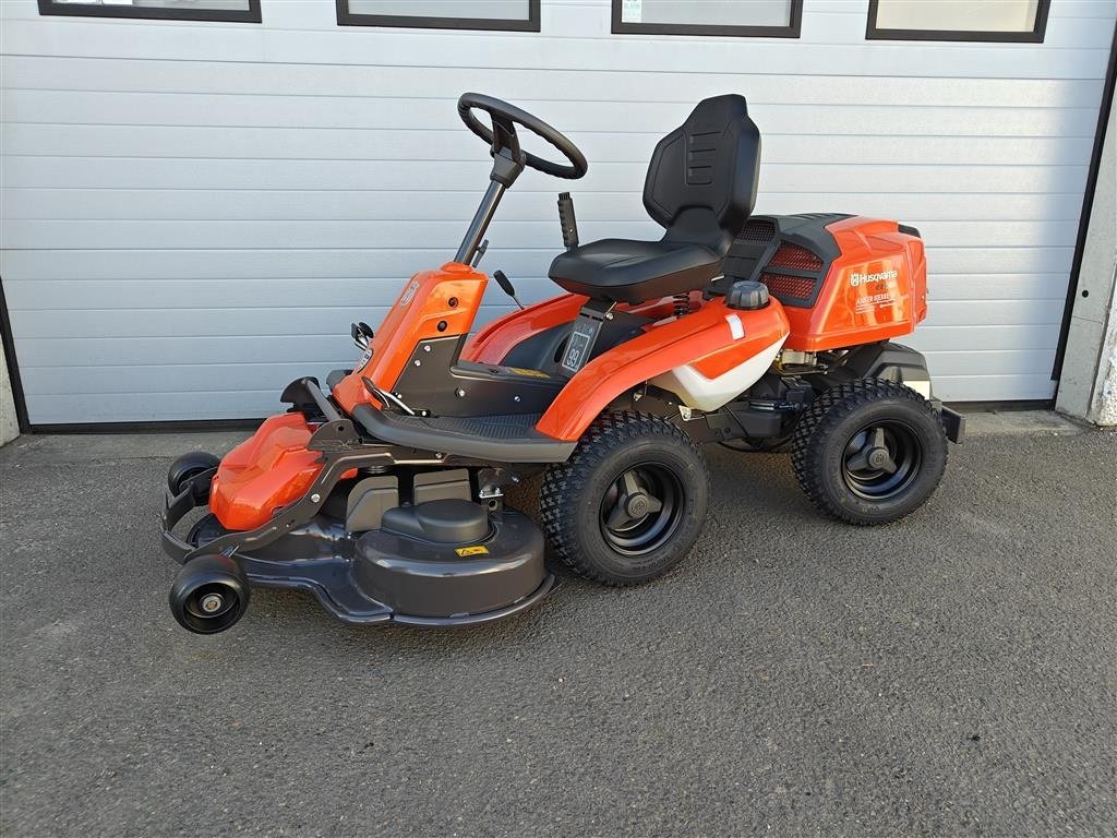 Sitzrasenmäher des Typs Husqvarna R 214TC Comfort - 103cm klippebord, Gebrauchtmaschine in Holstebro (Bild 1)