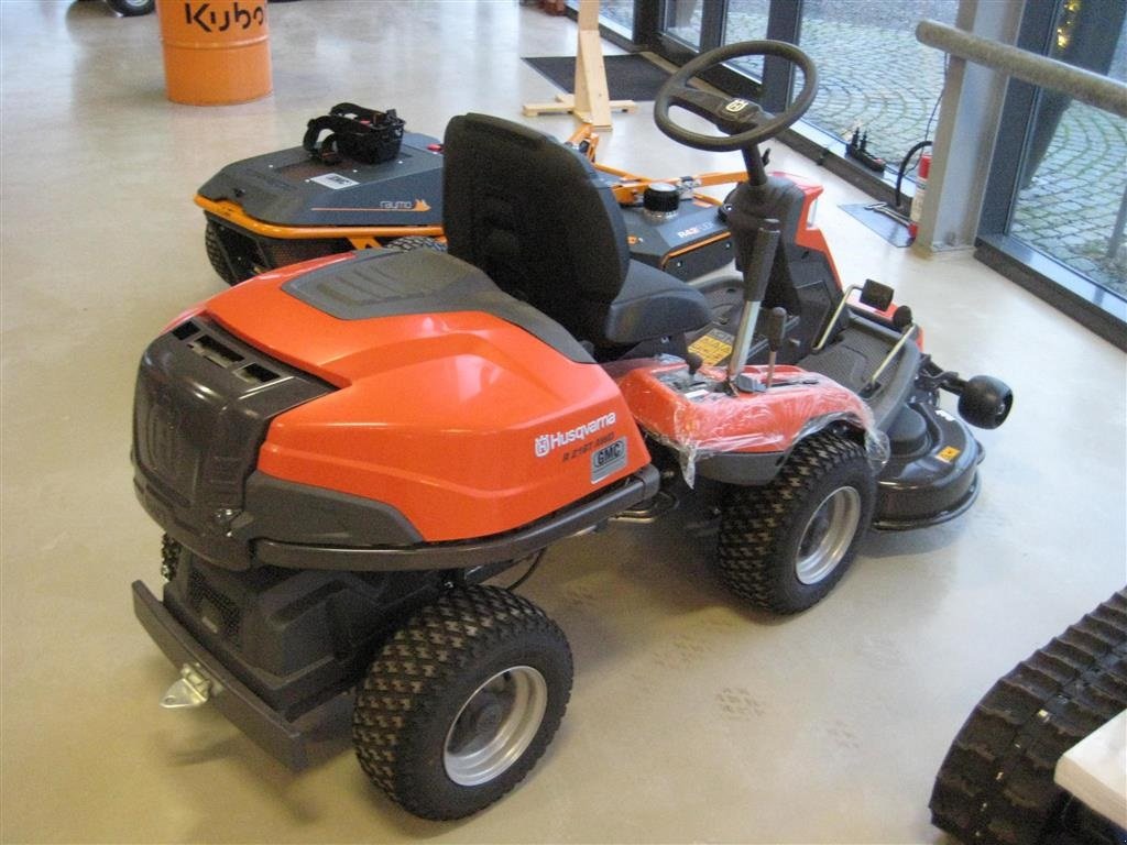 Sitzrasenmäher des Typs Husqvarna R 216T AWD, Gebrauchtmaschine in Glamsbjerg (Bild 3)