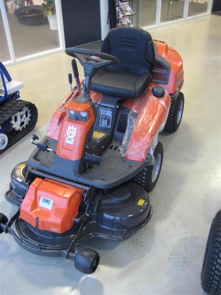 Sitzrasenmäher des Typs Husqvarna R 216T AWD, Gebrauchtmaschine in Glamsbjerg (Bild 1)