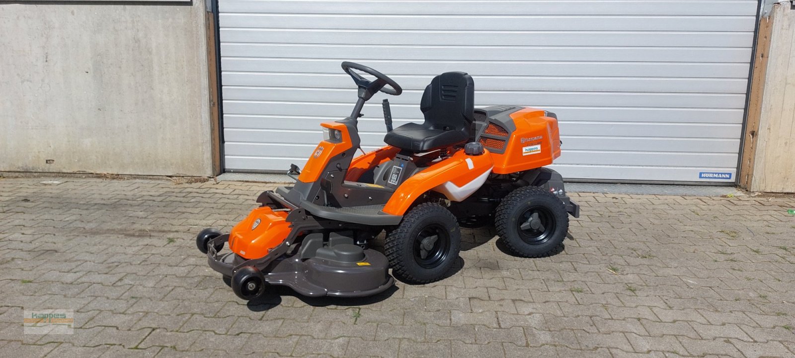 Sitzrasenmäher van het type Husqvarna R 216T AWD, Neumaschine in Niederstetten (Foto 1)