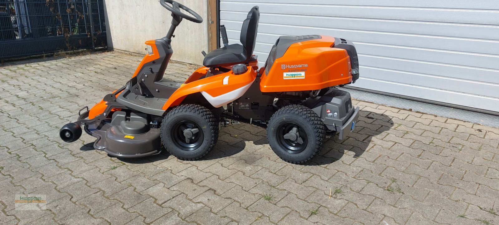 Sitzrasenmäher van het type Husqvarna R 216T AWD, Neumaschine in Niederstetten (Foto 2)