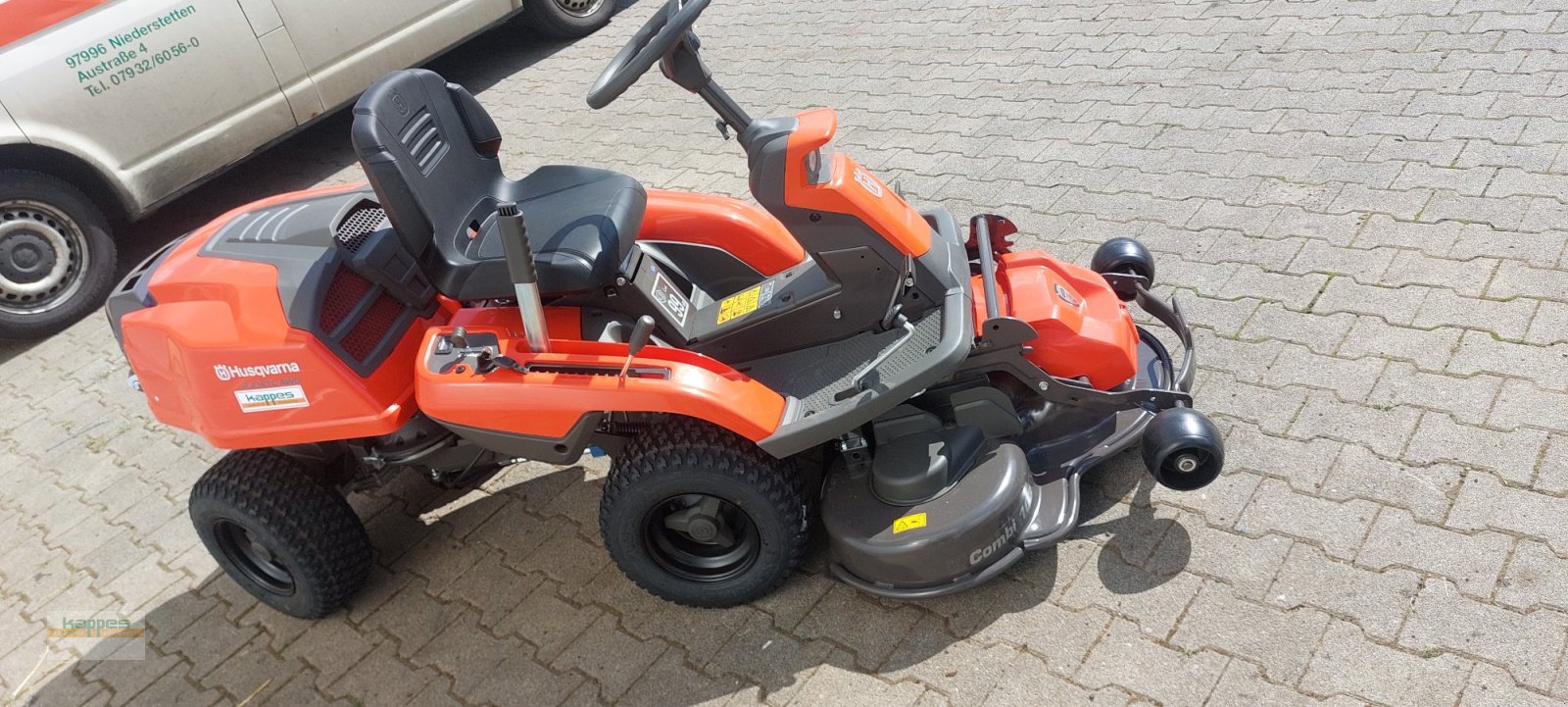 Sitzrasenmäher van het type Husqvarna R 216T AWD, Neumaschine in Niederstetten (Foto 3)