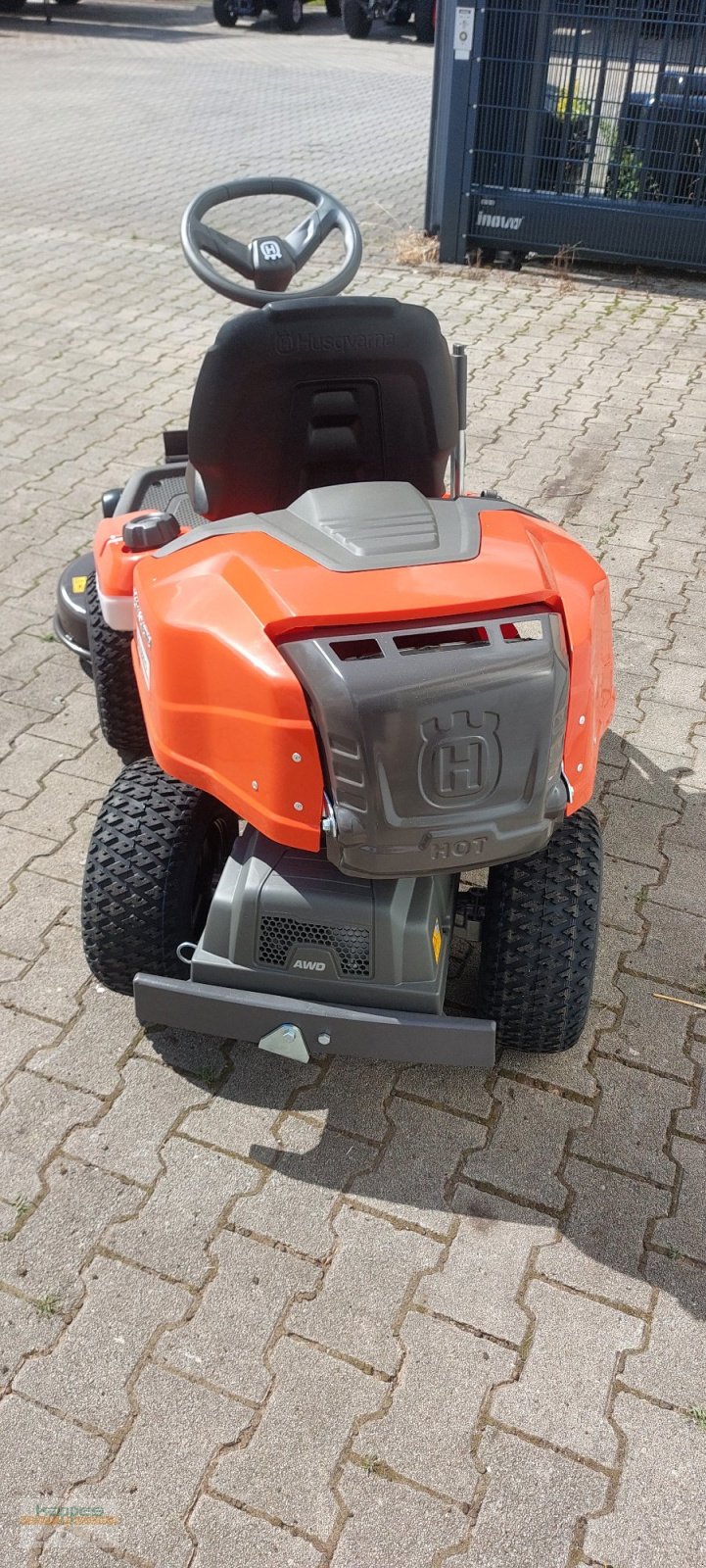 Sitzrasenmäher van het type Husqvarna R 216T AWD, Neumaschine in Niederstetten (Foto 4)