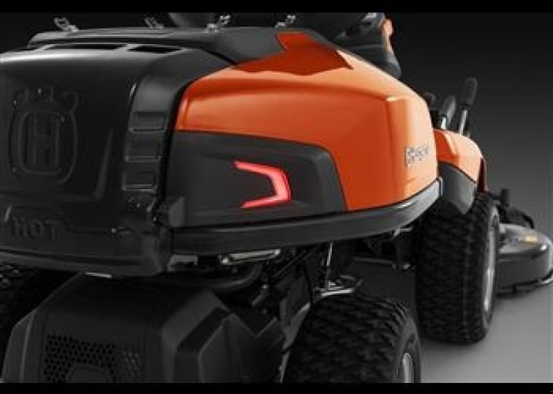Sitzrasenmäher Türe ait Husqvarna R 316TsX AWD inkl. Combi 112 cm klipperbord, Gebrauchtmaschine içinde Roskilde (resim 5)