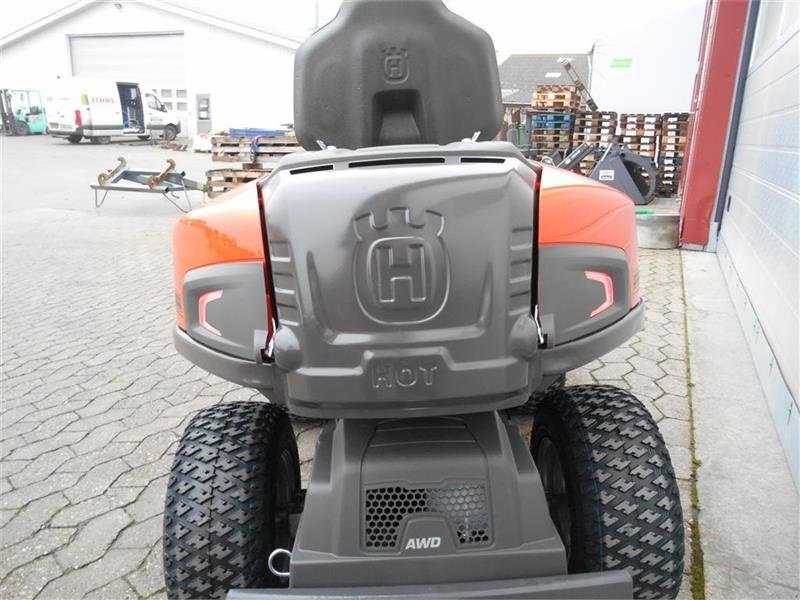 Sitzrasenmäher typu Husqvarna R 316TsX AWD, Gebrauchtmaschine v Mern (Obrázek 8)