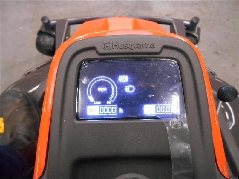 Sitzrasenmäher typu Husqvarna R 316TsX AWD, Gebrauchtmaschine v Mern (Obrázek 11)