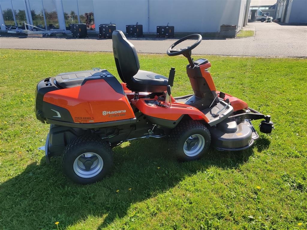 Sitzrasenmäher des Typs Husqvarna r 316tx awd inkl. 112cm klippebord, Gebrauchtmaschine in Holstebro (Bild 3)