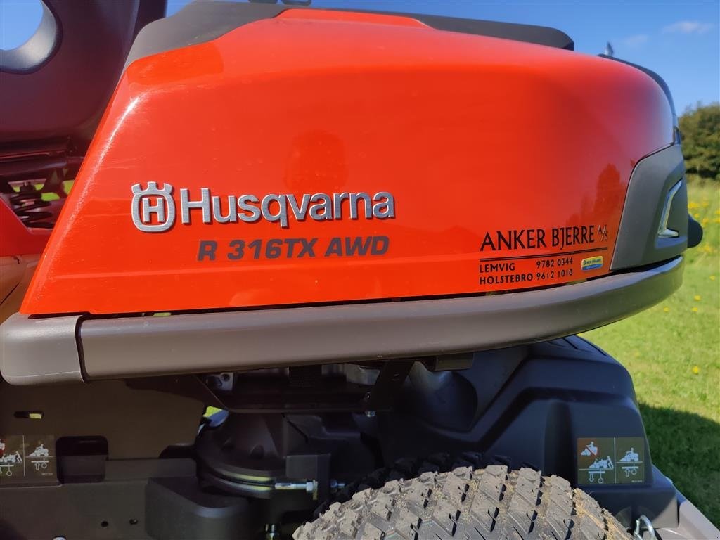 Sitzrasenmäher des Typs Husqvarna r 316tx awd inkl. 112cm klippebord, Gebrauchtmaschine in Holstebro (Bild 8)