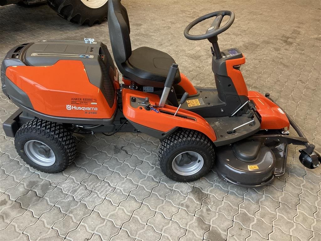 Sitzrasenmäher van het type Husqvarna R 318X 112Cm klippbord, Gebrauchtmaschine in Lemvig (Foto 4)