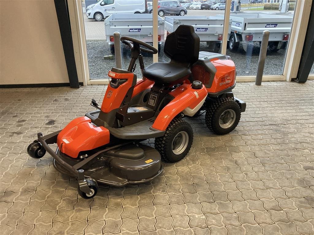 Sitzrasenmäher van het type Husqvarna R 318X 112Cm klippbord, Gebrauchtmaschine in Lemvig (Foto 1)