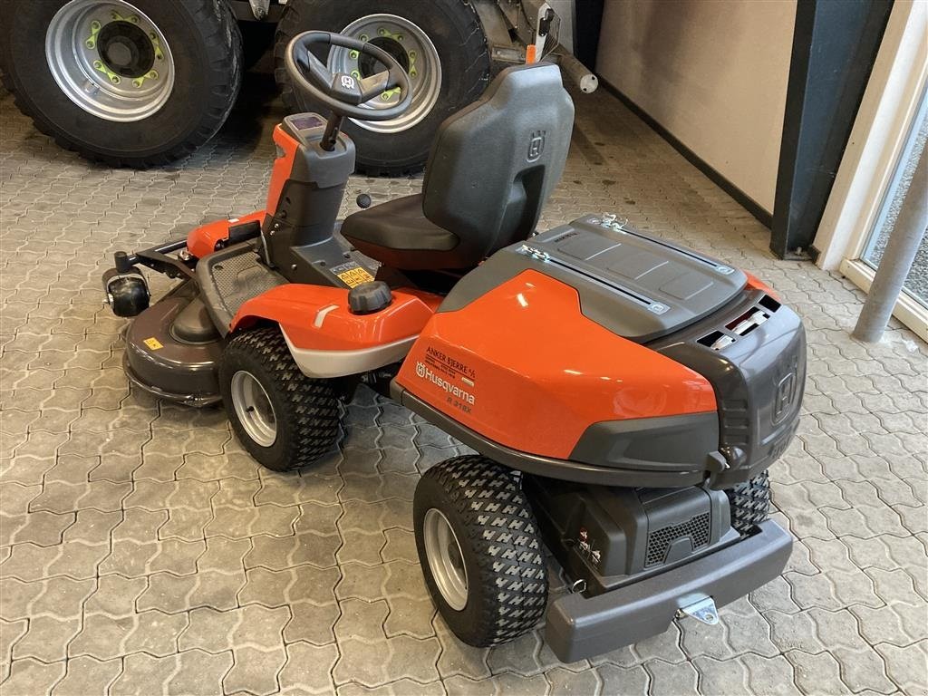 Sitzrasenmäher van het type Husqvarna R 318X 112Cm klippbord, Gebrauchtmaschine in Lemvig (Foto 3)