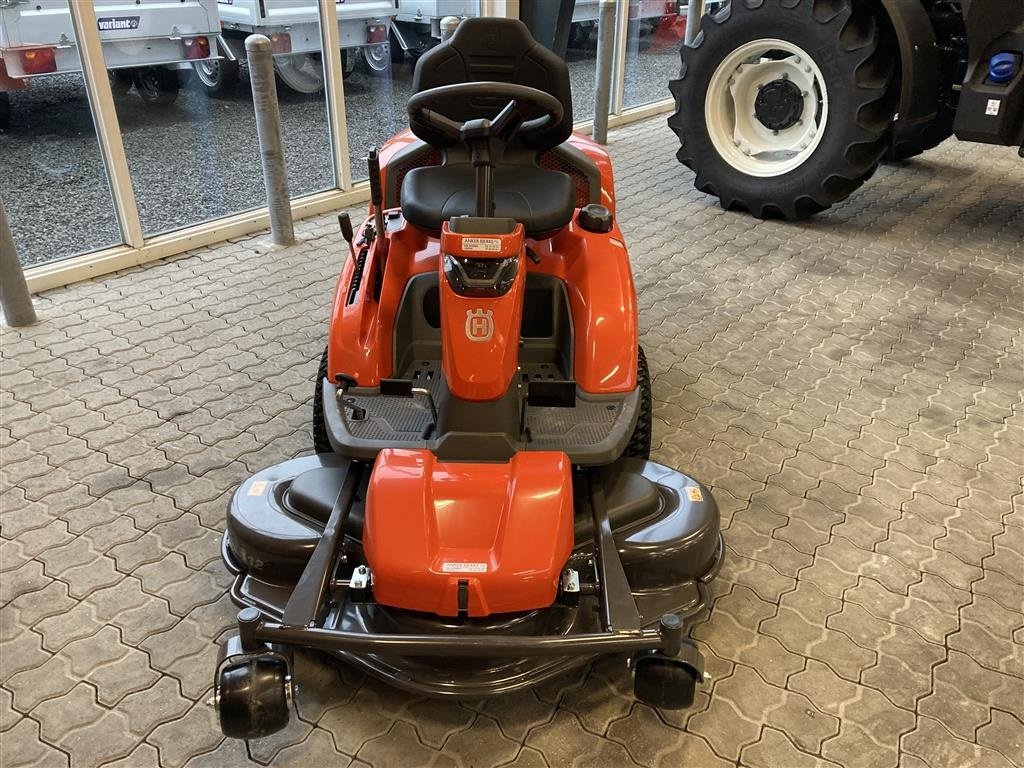 Sitzrasenmäher van het type Husqvarna R 318X 112Cm klippbord, Gebrauchtmaschine in Lemvig (Foto 2)