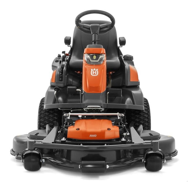 Sitzrasenmäher van het type Husqvarna R 420TsX AWD inkl. 122 cm Combi klipperbord, Gebrauchtmaschine in Roskilde (Foto 5)