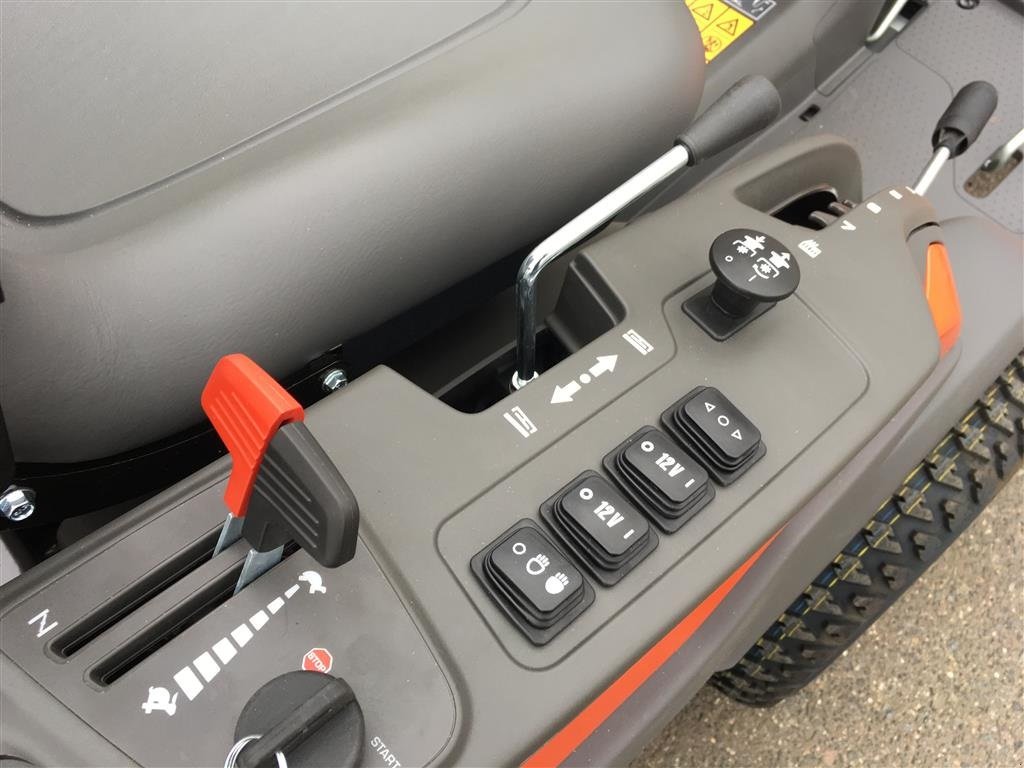 Sitzrasenmäher typu Husqvarna R 420TsX AWD inkl. slagleklipper & 122 cm klippebord, Gebrauchtmaschine v Holstebro (Obrázek 9)