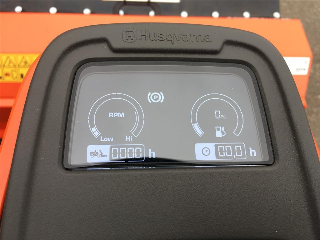 Sitzrasenmäher typu Husqvarna R 420TsX AWD inkl. slagleklipper & 122 cm klippebord, Gebrauchtmaschine v Holstebro (Obrázek 10)