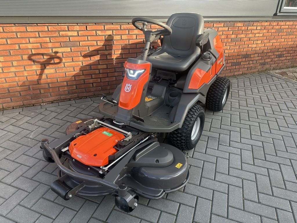 Sitzrasenmäher typu Husqvarna R420TSX AWD, Gebrauchtmaschine v Cabauw (Obrázek 2)