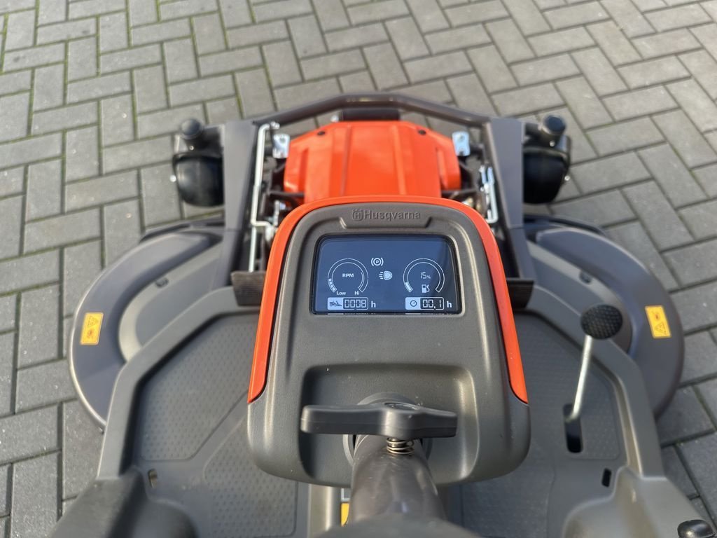 Sitzrasenmäher typu Husqvarna R420TSX AWD, Gebrauchtmaschine v Cabauw (Obrázek 9)